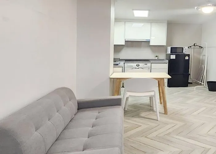 Apartment 엘리베이터 있음 White Linen House *